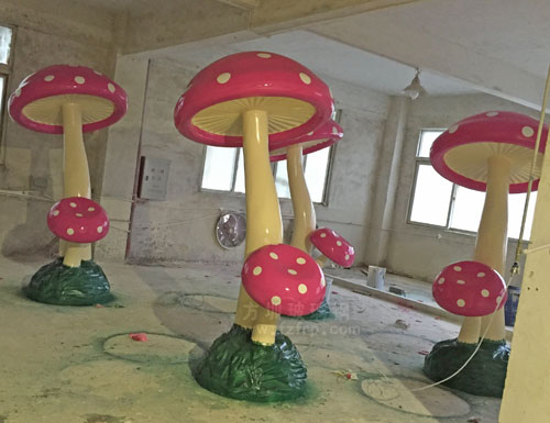 玻璃鋼蘑菇雕塑工廠生產圖