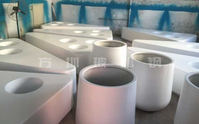 特色玻璃鋼花盆休閑椅現身西安華南城