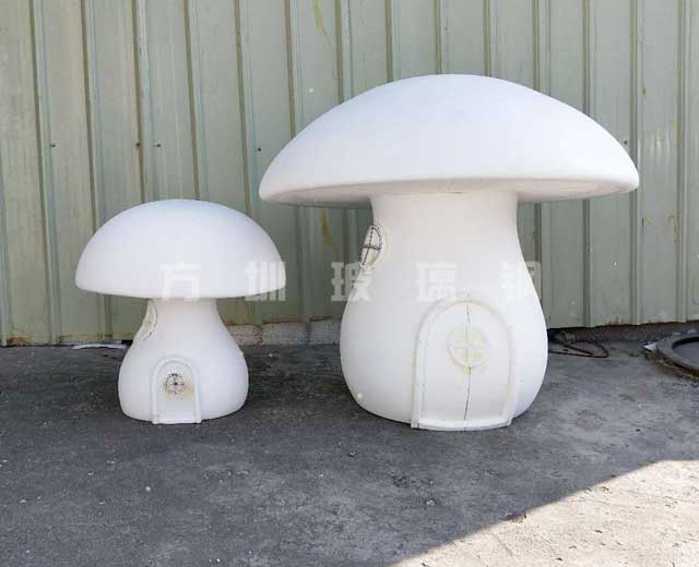 玻璃鋼蘑菇房子雕塑 玻璃鋼蘑菇房子雕塑