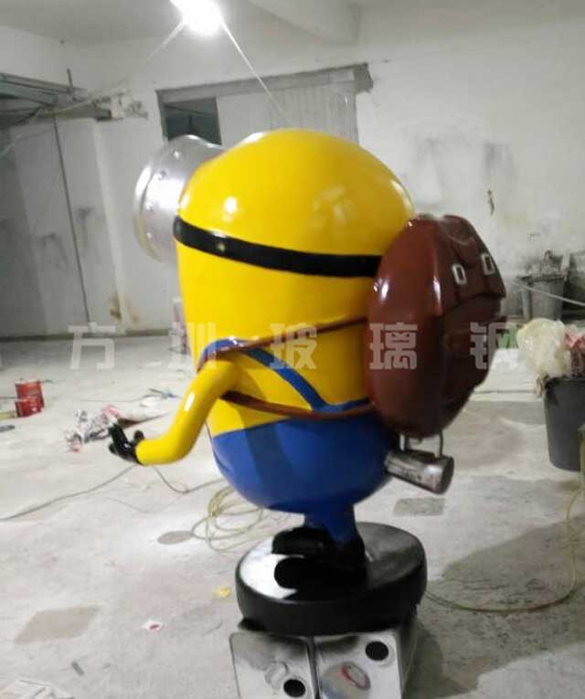 方圳玻璃鋼小黃人雕塑現(xiàn)身深圳活動現(xiàn)場