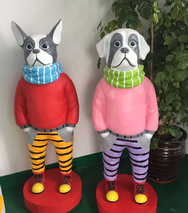 玻璃鋼卡通賀歲狗雕塑