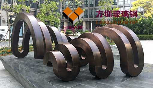 銅藝雕塑現身城市廣場