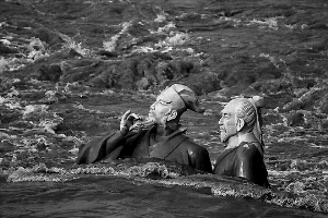 四川連續降雨，蘇軾雕像被淹