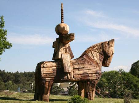 羅馬尼亞雕塑大師故鄉新添中國藝術家作品