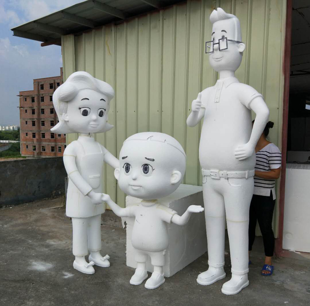 方圳為幸福小區(qū)定制的大頭兒子家庭雕塑完工