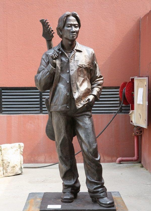 玻璃鋼雕塑為什么受藝術家的歡迎?