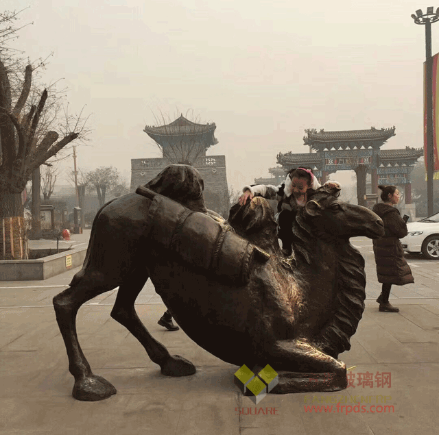 玻璃鋼雕塑廠告訴你 玻璃鋼雕塑與傳統雕塑的不同之處