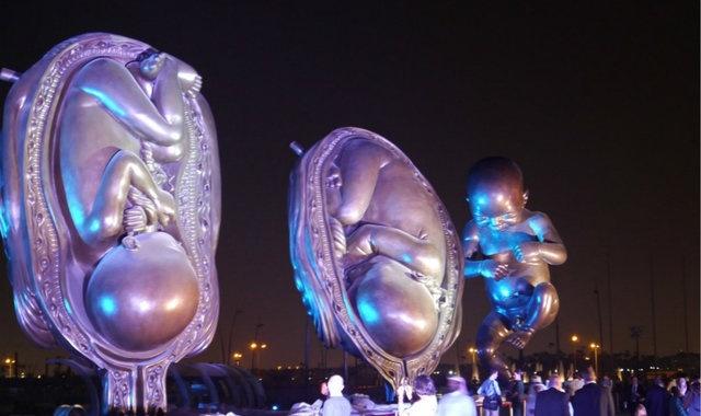 卡塔爾關于人類孕育過程的雕塑再次亮相