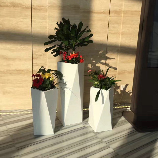 玻璃鋼室內烤漆菱形落地式花器