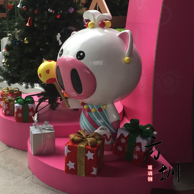 玻璃鋼雕塑是玻璃制作的嗎?