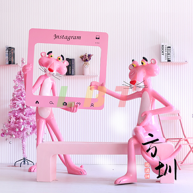 玻璃鋼卡通粉紅豹雕塑