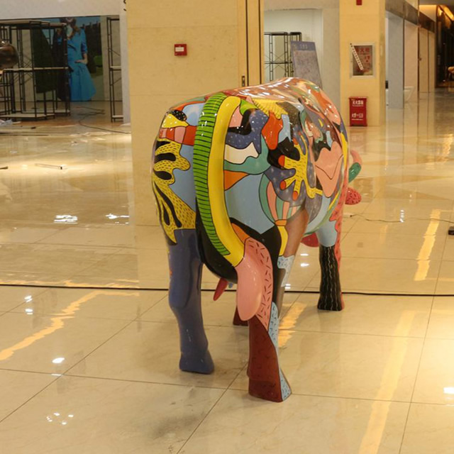 商場動物彩繪牛玻璃鋼雕塑