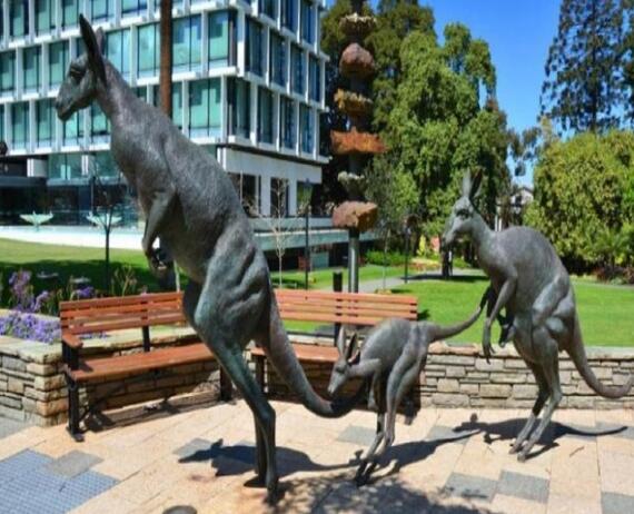 園林景觀仿真袋鼠玻璃鋼雕塑