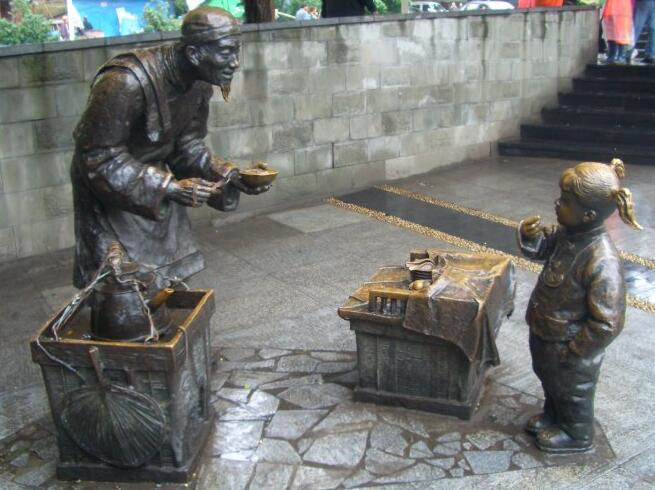 廣場商業(yè)街仿銅民俗玻璃鋼雕塑