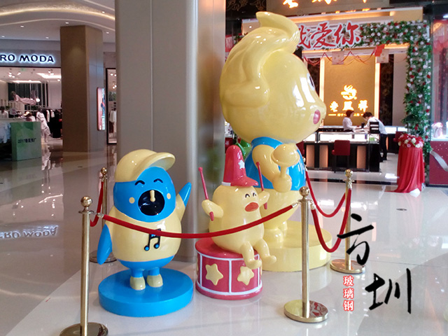 商場玻璃鋼卡通奏樂雕塑