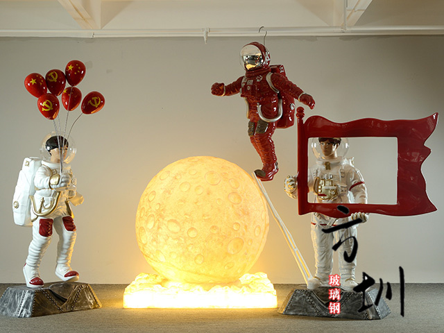 打卡拍照玻璃鋼太空人組合雕塑