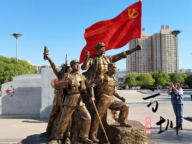 紅色文化廣場玻璃鋼戰士雕塑