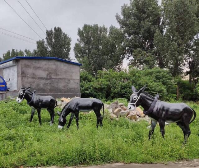 玻璃鋼仿真毛驢雕塑