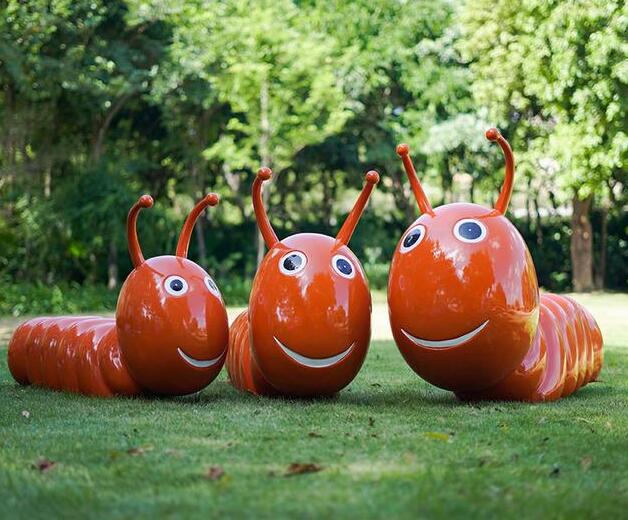 戶外可愛的玻璃鋼卡通毛毛蟲雕塑