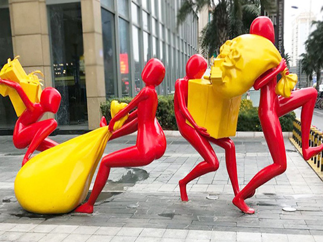 商場戶外抽象人物玻璃鋼購物雕塑