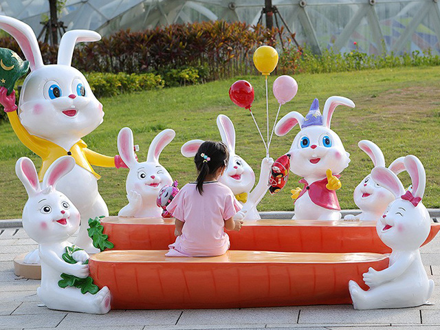 玻璃鋼可愛的卡通小白兔座椅雕塑