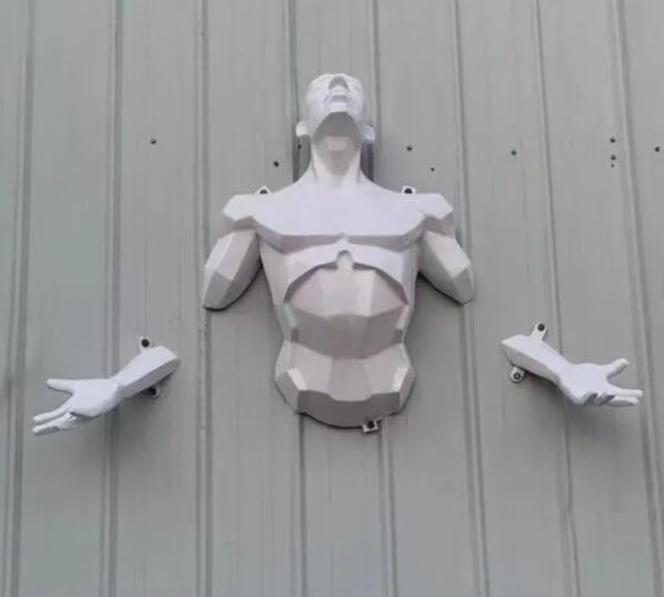 酒店創意玻璃鋼穿墻人雕像雕塑