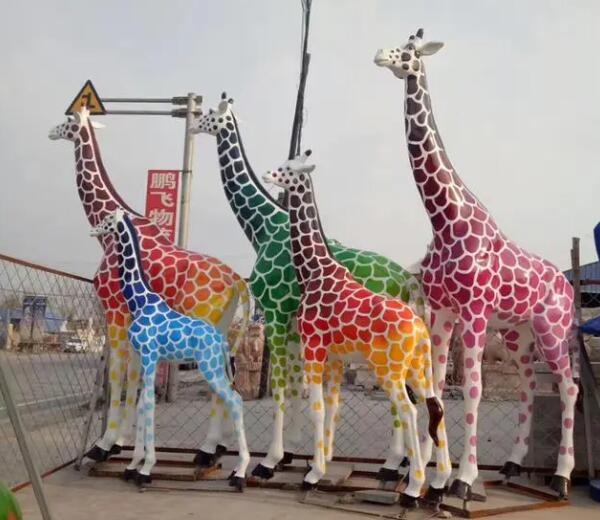 玻璃鋼長頸鹿雕塑制作廠家