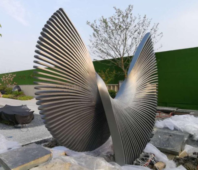 不銹鋼雕塑的優勢有哪些呢？