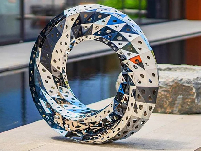 小區(qū)鏤空水景不銹鋼圓環(huán)雕塑