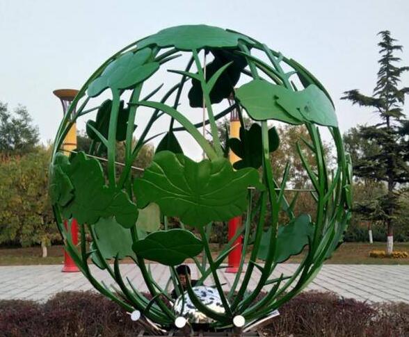 不銹鋼荷花荷葉鏤空球雕塑
