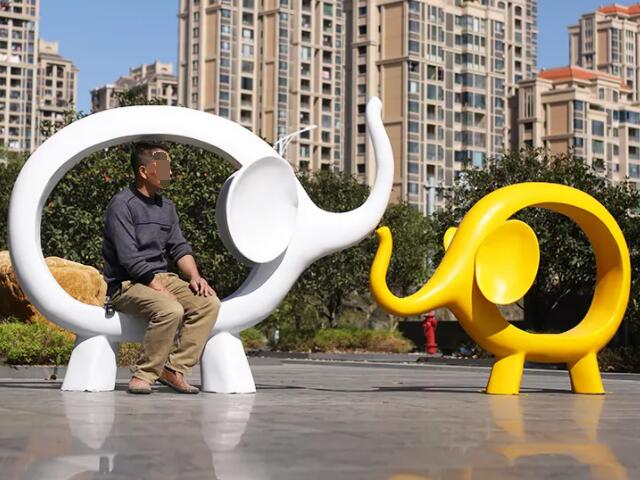 抽象商業步行街玻璃鋼小品雕塑擺件