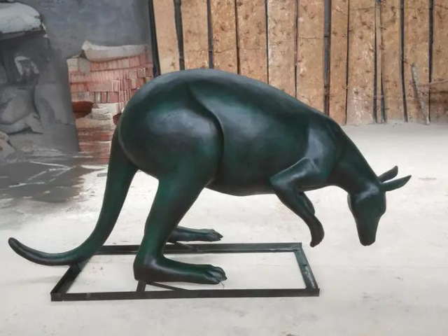 園林景觀玻璃鋼袋鼠雕塑定制