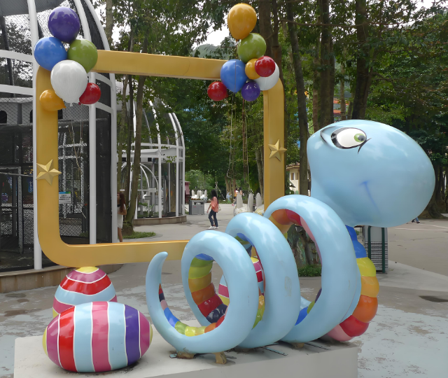 戶外玻璃鋼蛇年生肖雕塑美陳