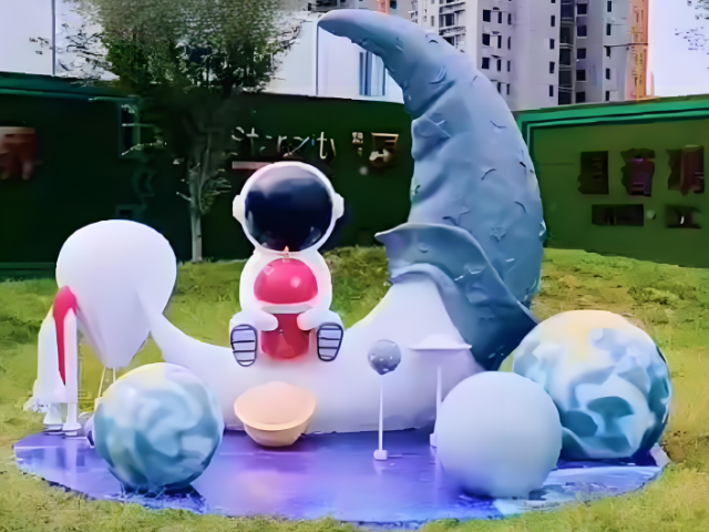 玻璃鋼卡通太空人雕塑科技與童趣的太空漫游