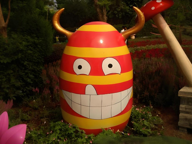 雕塑中的生命寓言解構雞蛋牛的當代藝術密碼