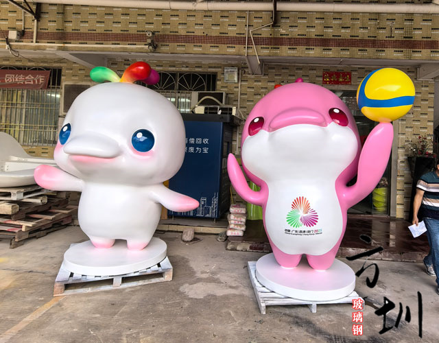 觸得到的夢想玻璃鋼鑄就的吉祥物與人心相遇