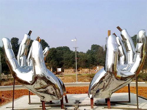 不銹鋼雙手雕塑