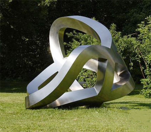 現代不銹鋼雕塑占主導地位