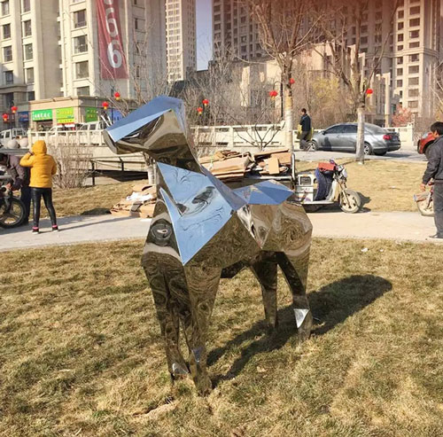 新華聯不銹鋼動物雕塑