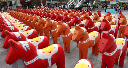 彩繪馬玻璃鋼雕塑