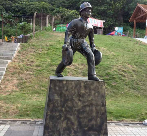 玻璃鋼仿銅消防員雕塑