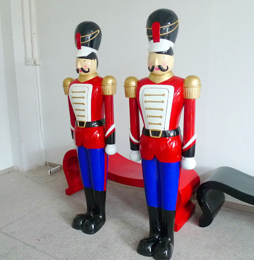 玻璃鋼人物雕塑體現藝術氣息