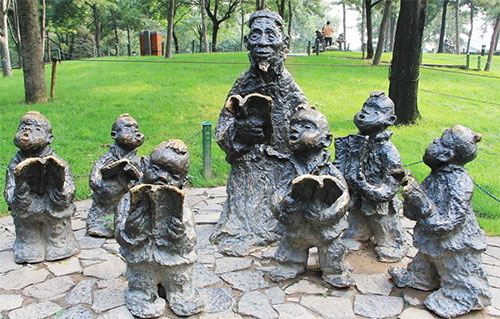 學(xué)校玻璃鋼讀書雕塑